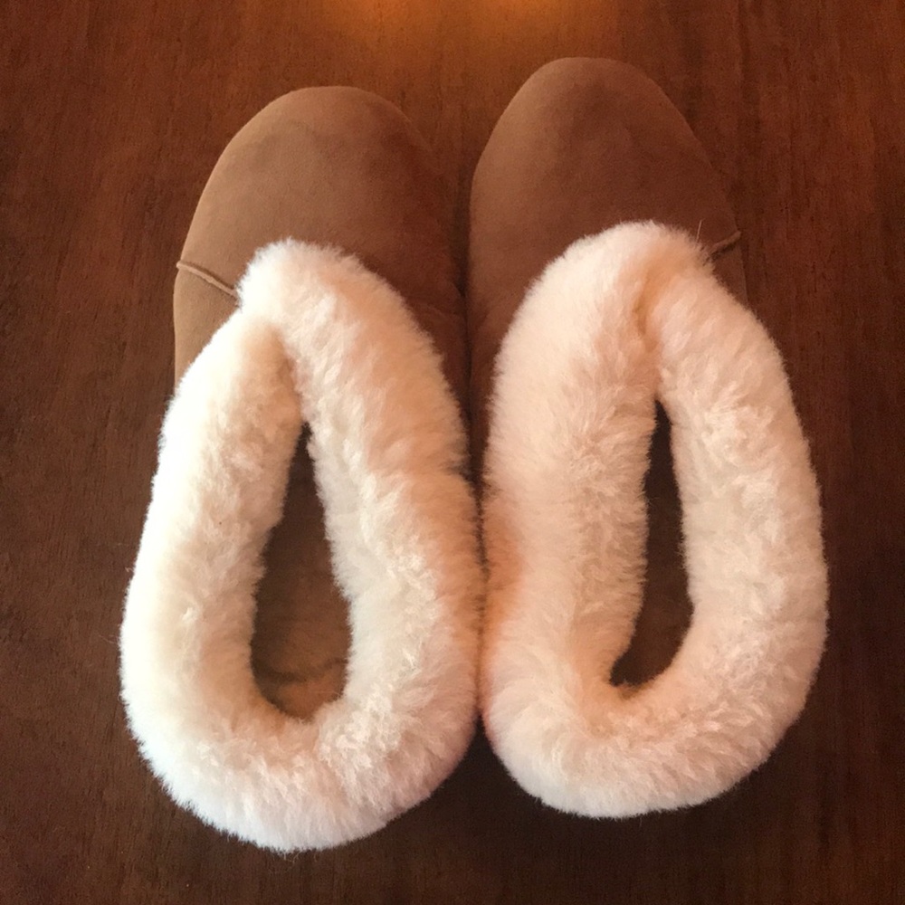 Overland Sheepskin Slippers Size 8-8.5